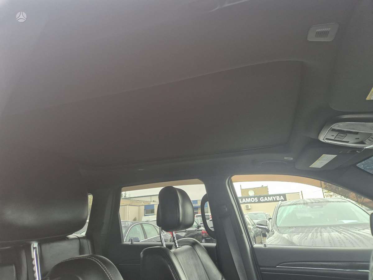 Jeep Grand Cherokee - 12