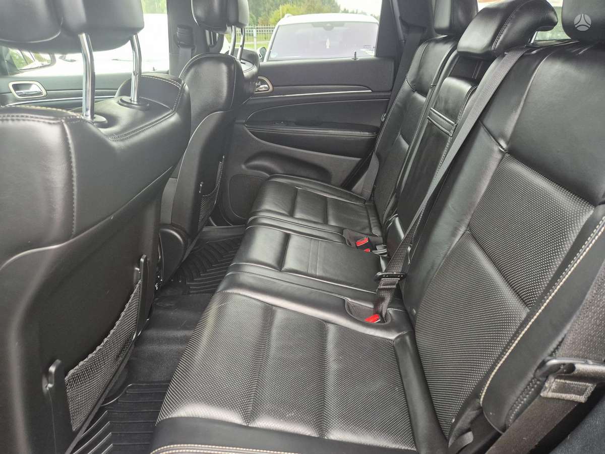 Jeep Grand Cherokee - 11