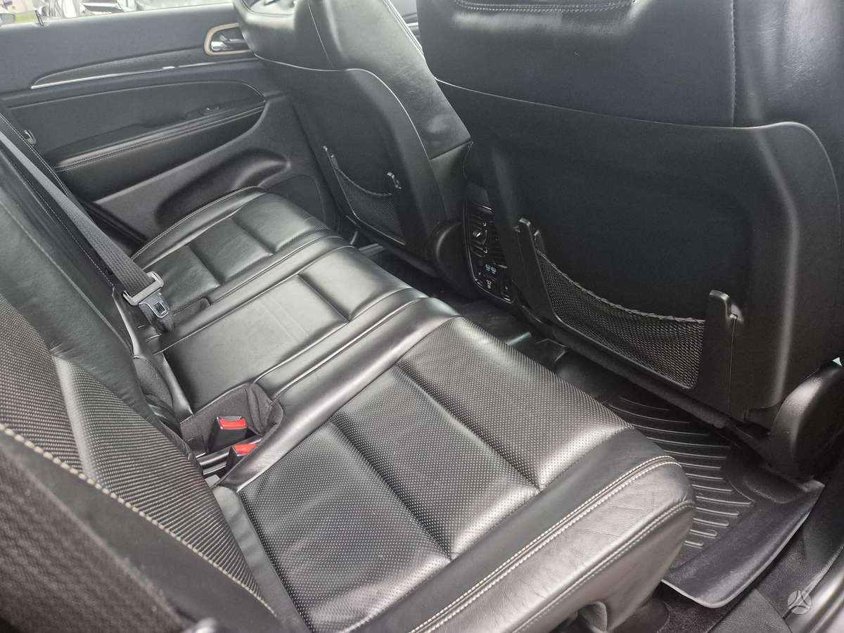 Jeep Grand Cherokee - 10