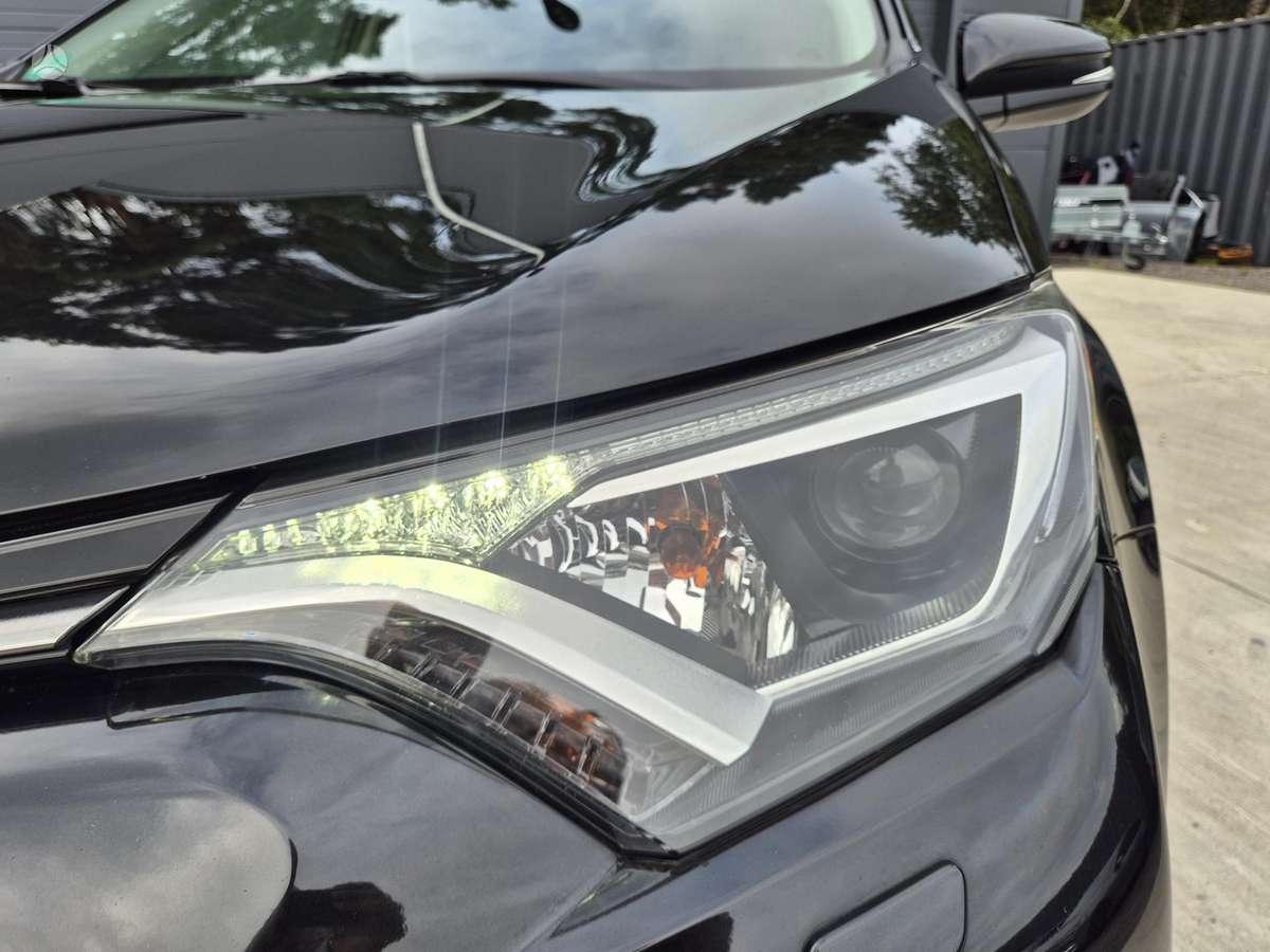 Toyota RAV4 - 8