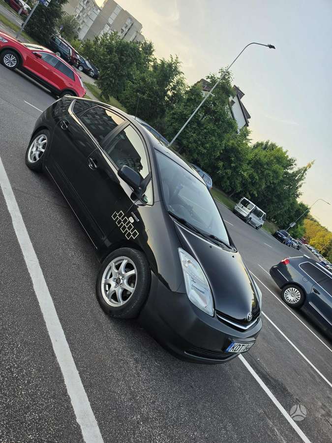 Toyota Prius - 3