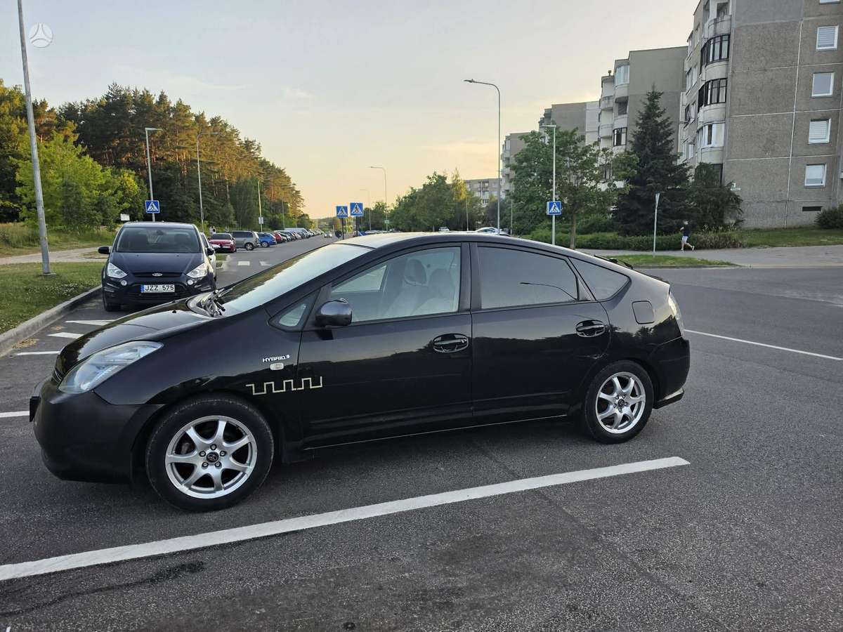 Toyota Prius - 4
