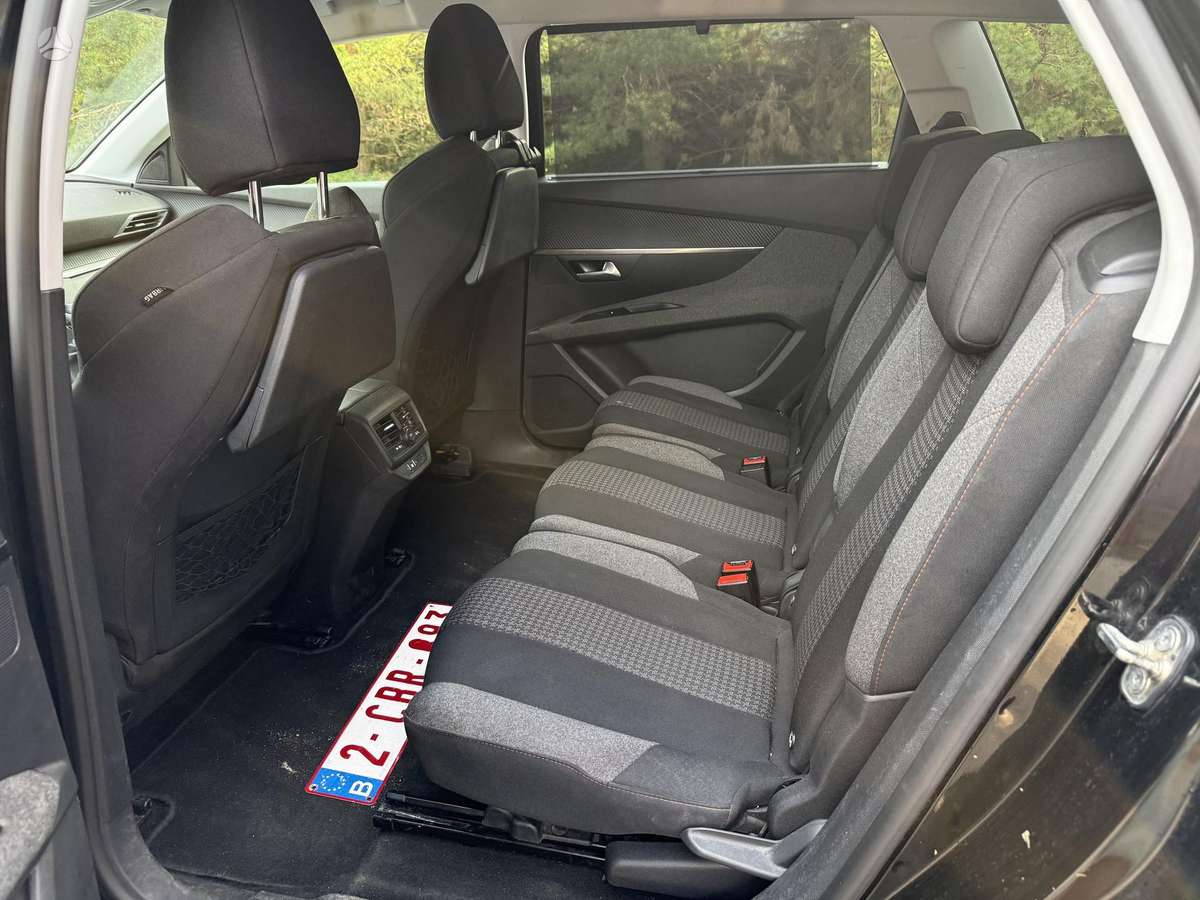 Peugeot 5008 - 8