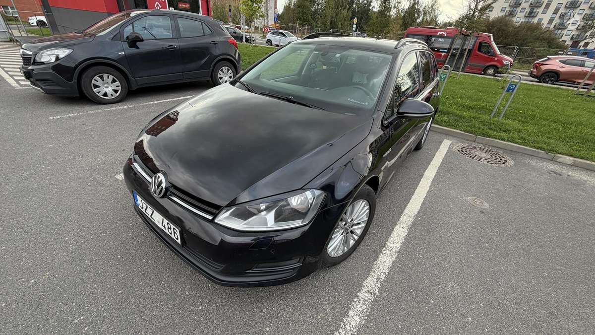 Volkswagen Golf - 1