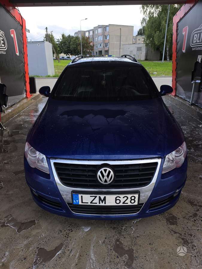 Volkswagen Passat - 1