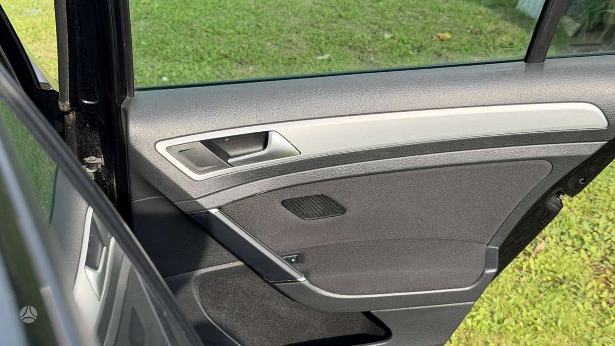 Volkswagen Golf - 9