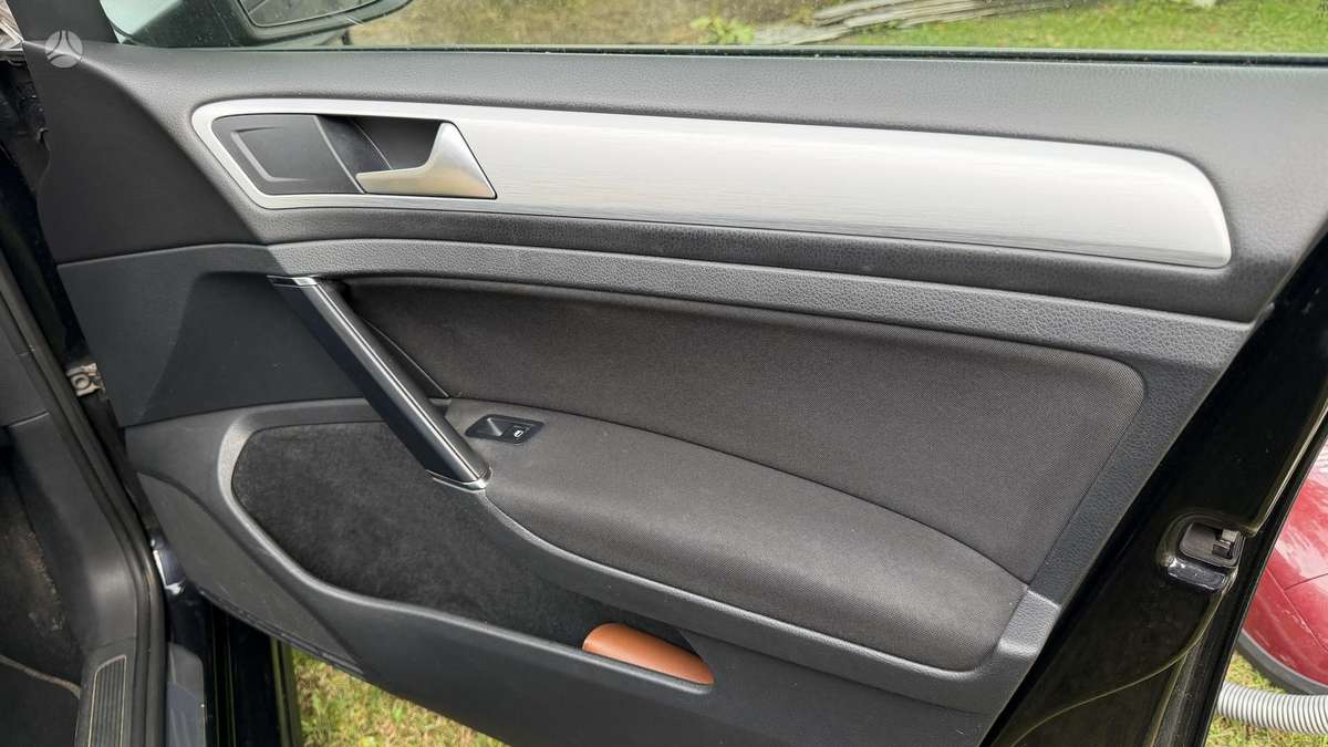 Volkswagen Golf - 10