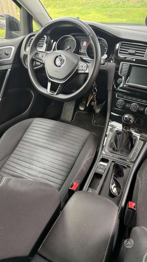 Volkswagen Golf - 11