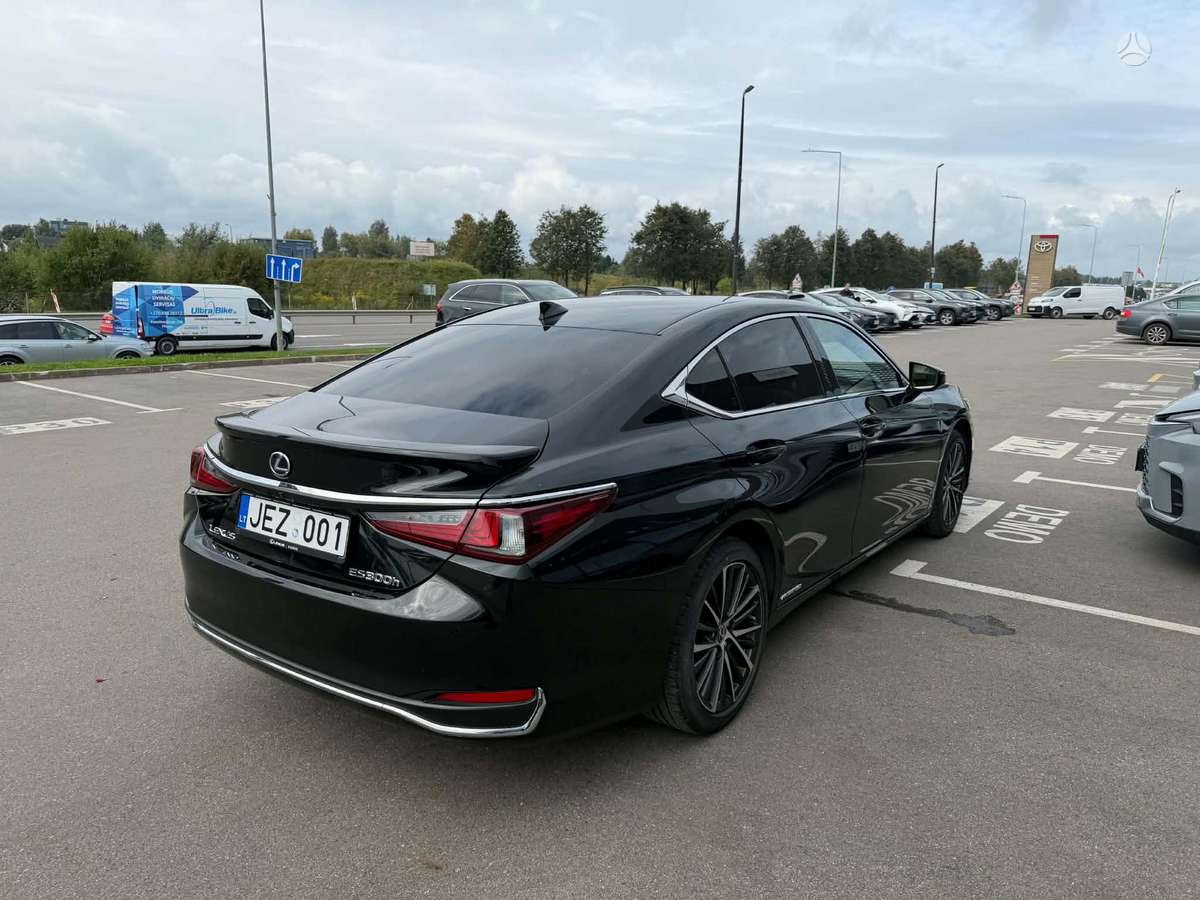 Lexus ES 300h - 5