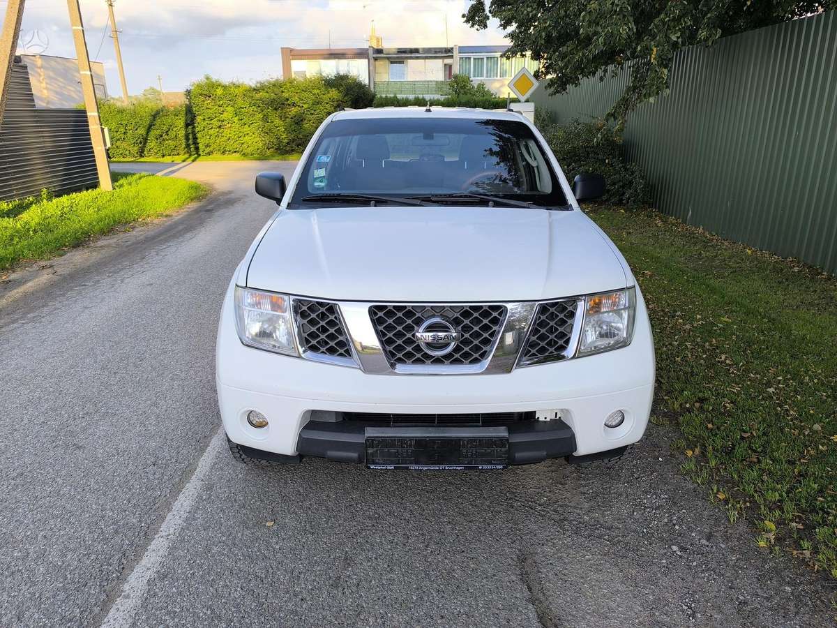 Nissan Pathfinder - 2