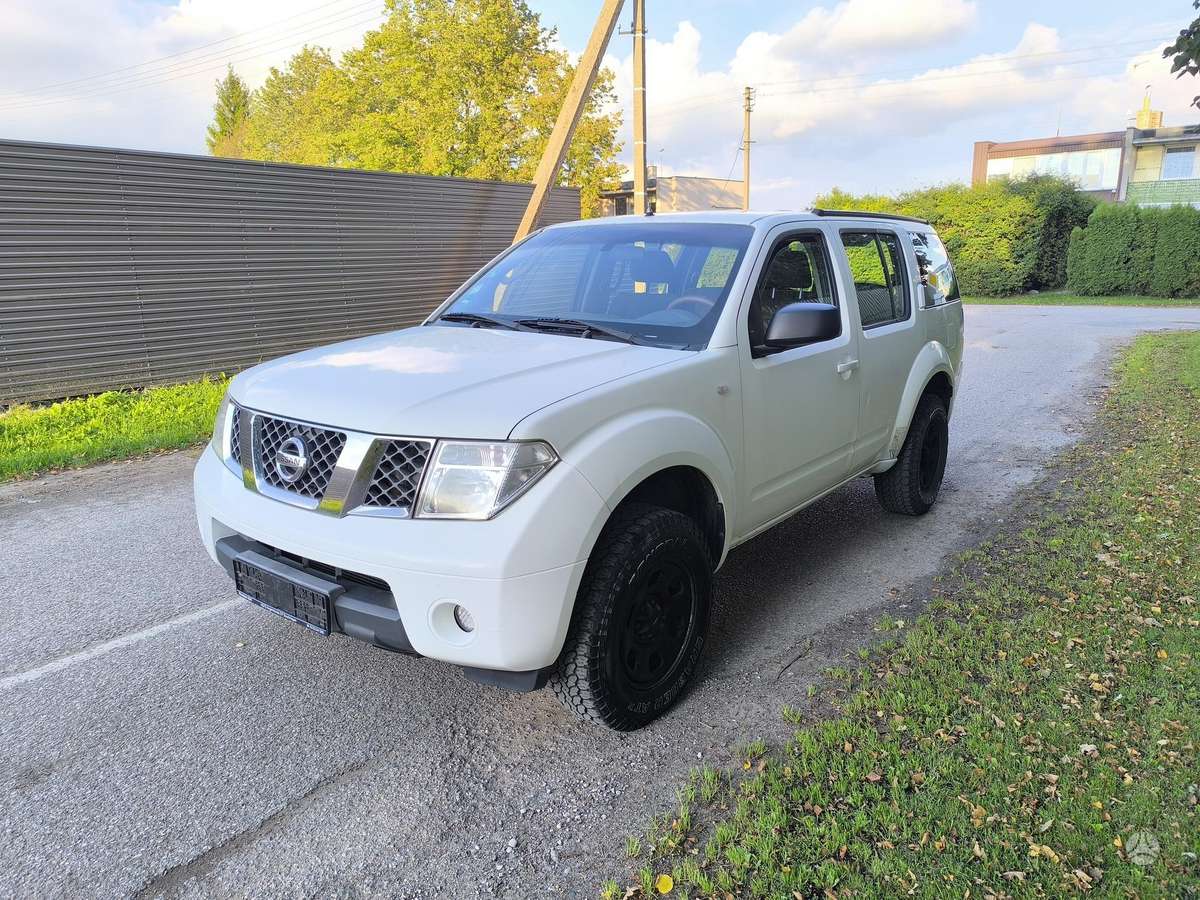 Nissan Pathfinder - 3