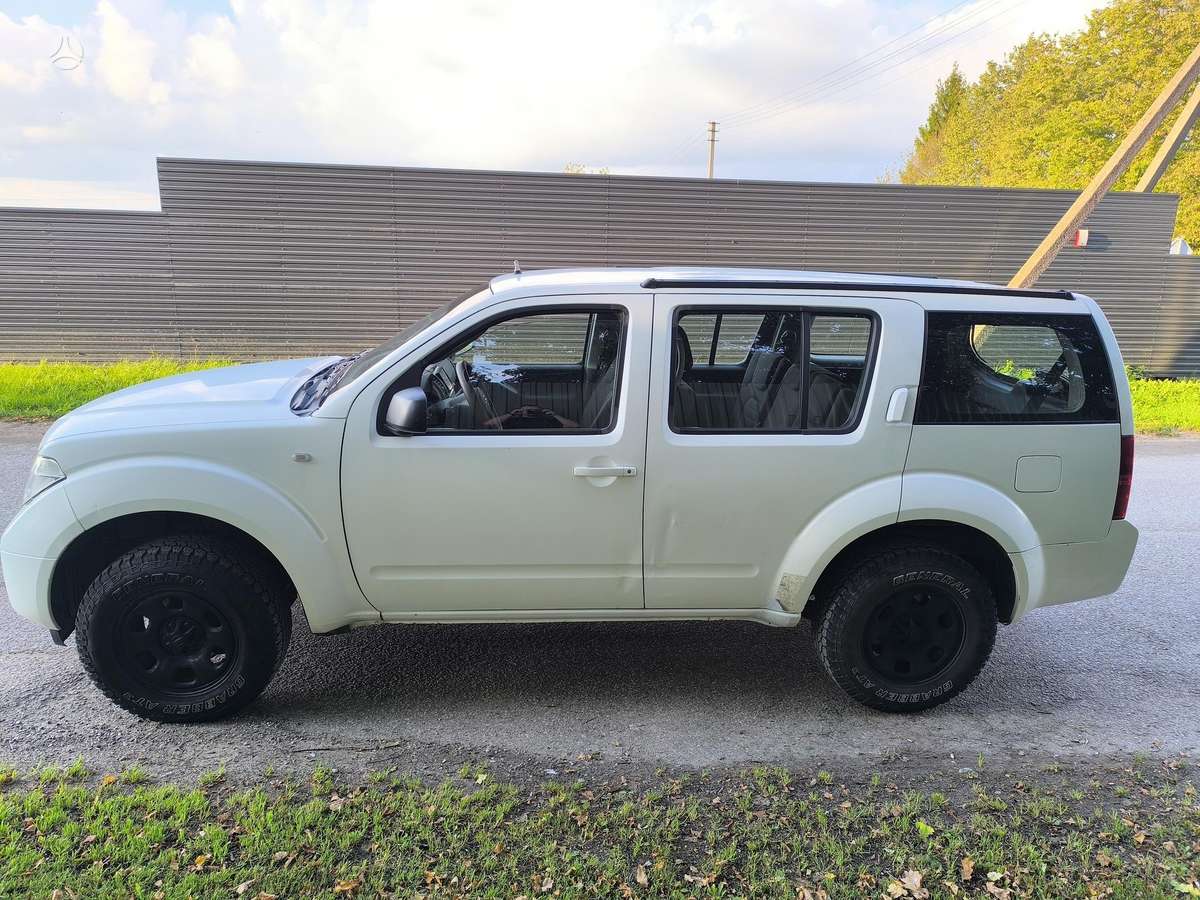 Nissan Pathfinder - 4