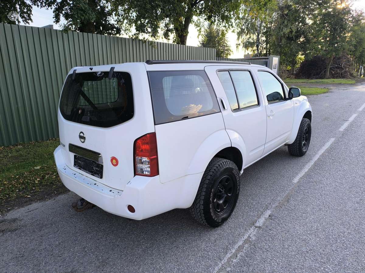 Nissan Pathfinder - 7