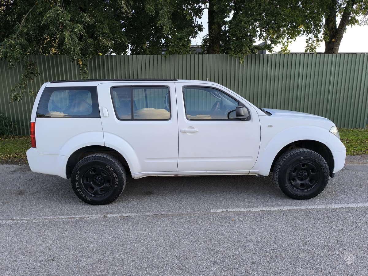 Nissan Pathfinder - 8