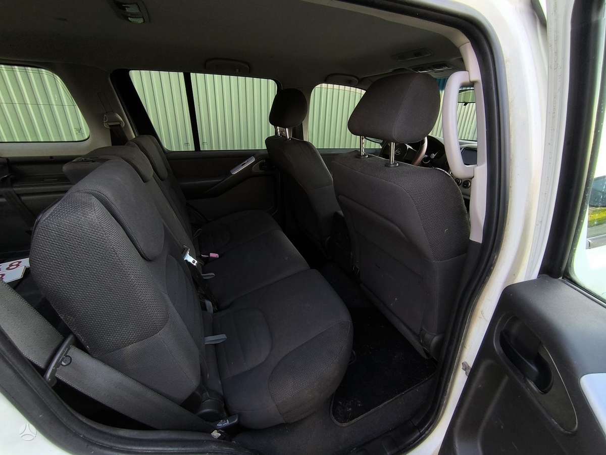 Nissan Pathfinder - 11