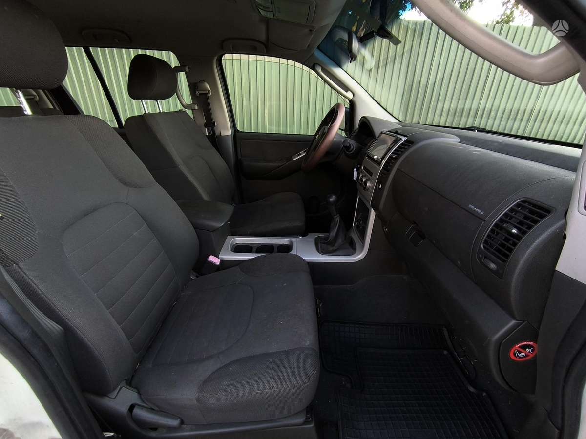 Nissan Pathfinder - 10