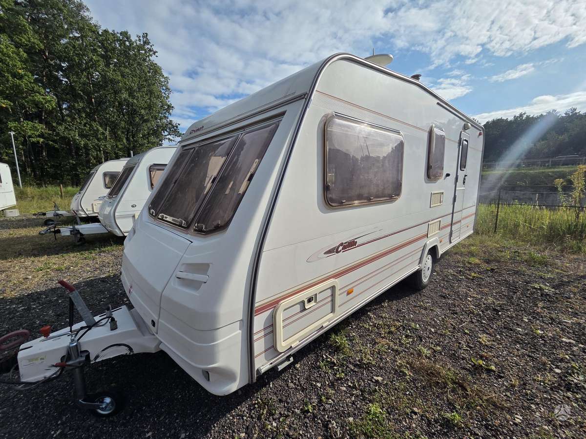Sterling Cruach, caravans
