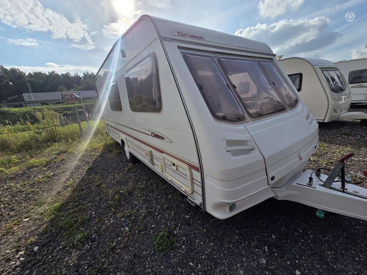 Sterling Cruach, caravans
