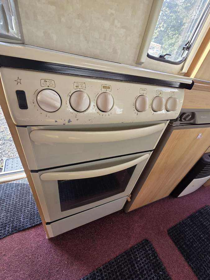 Sterling Cruach, caravans