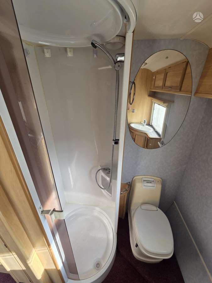 Sterling Cruach, caravans