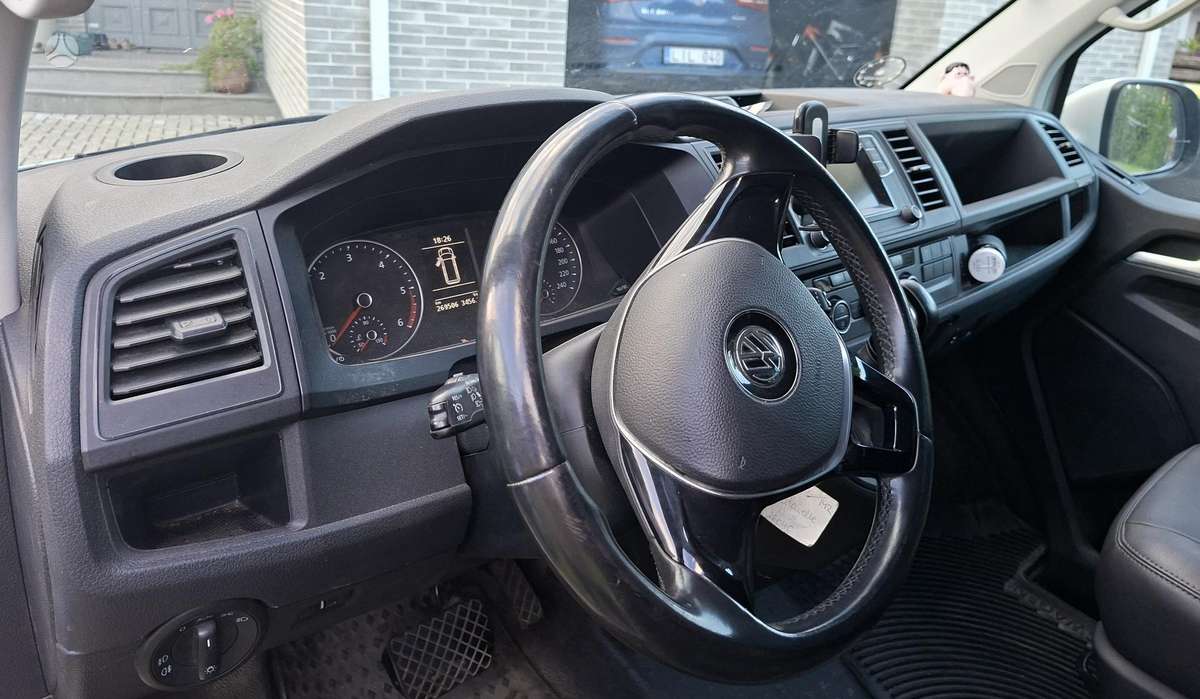 Volkswagen Caravelle - 6