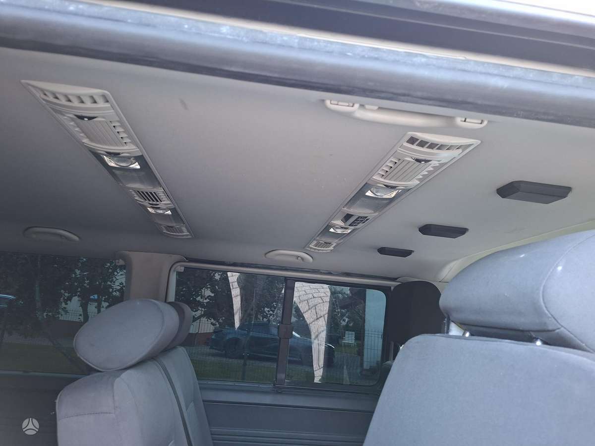 Volkswagen Caravelle - 7