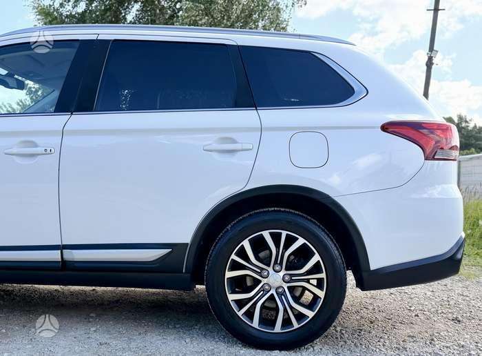 Mitsubishi Outlander - 12