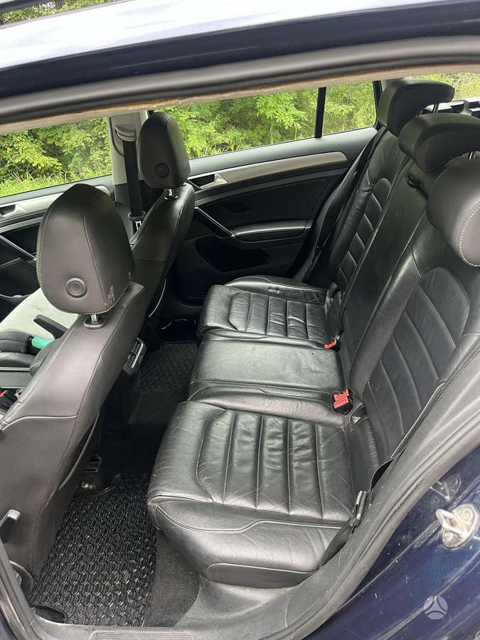 Volkswagen Golf - 10