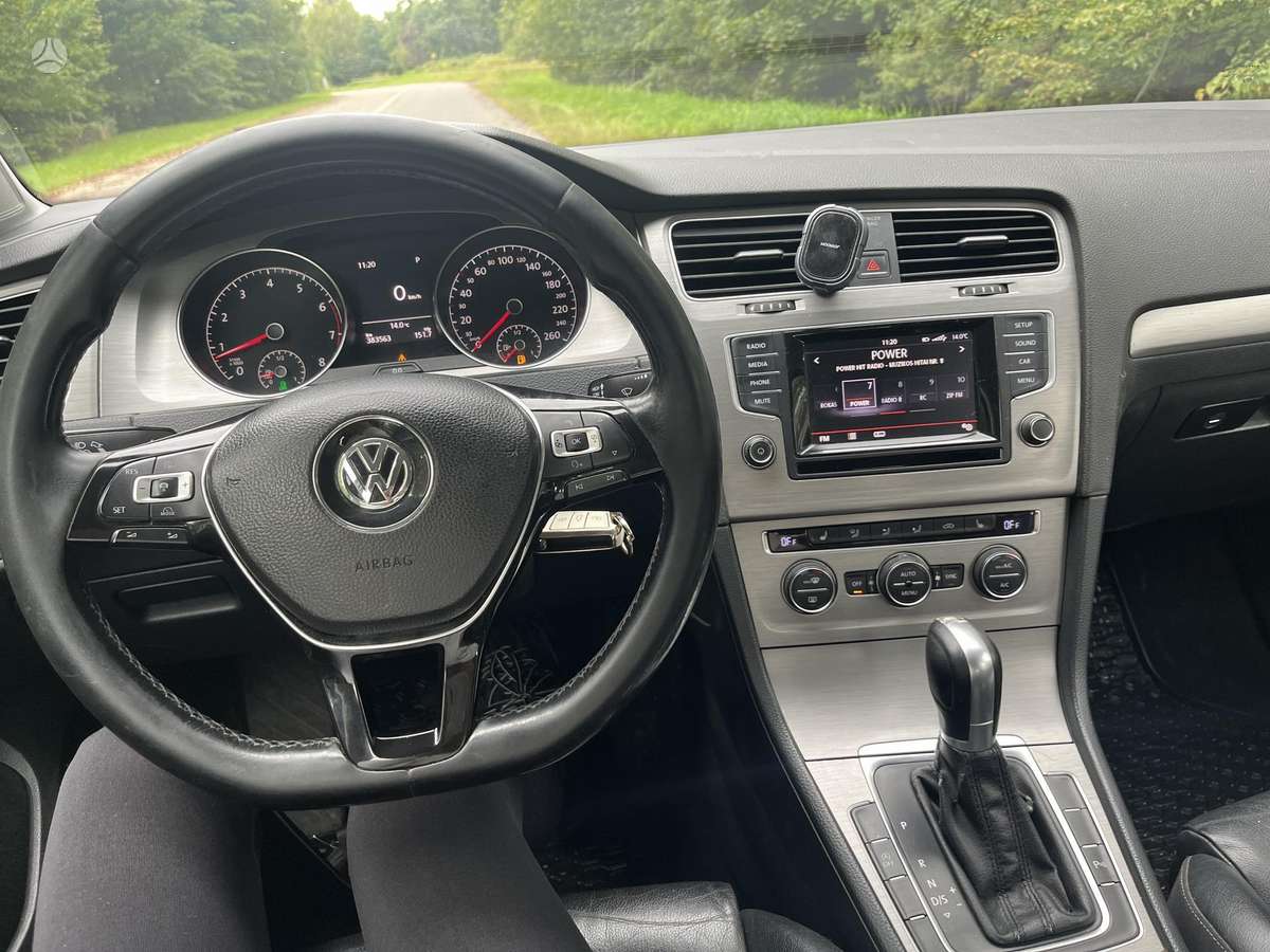 Volkswagen Golf - 11