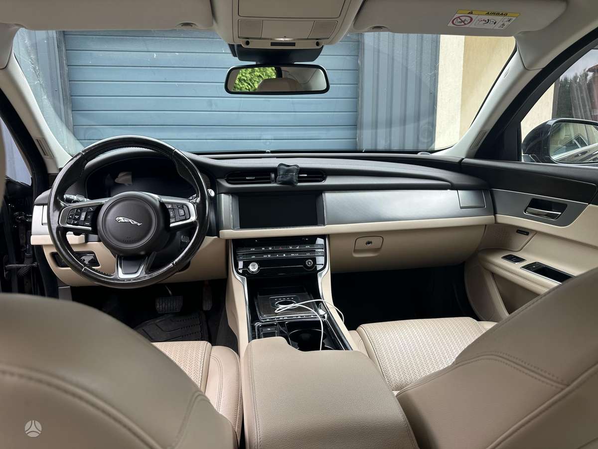 Jaguar XF, 2.0 l., Седан