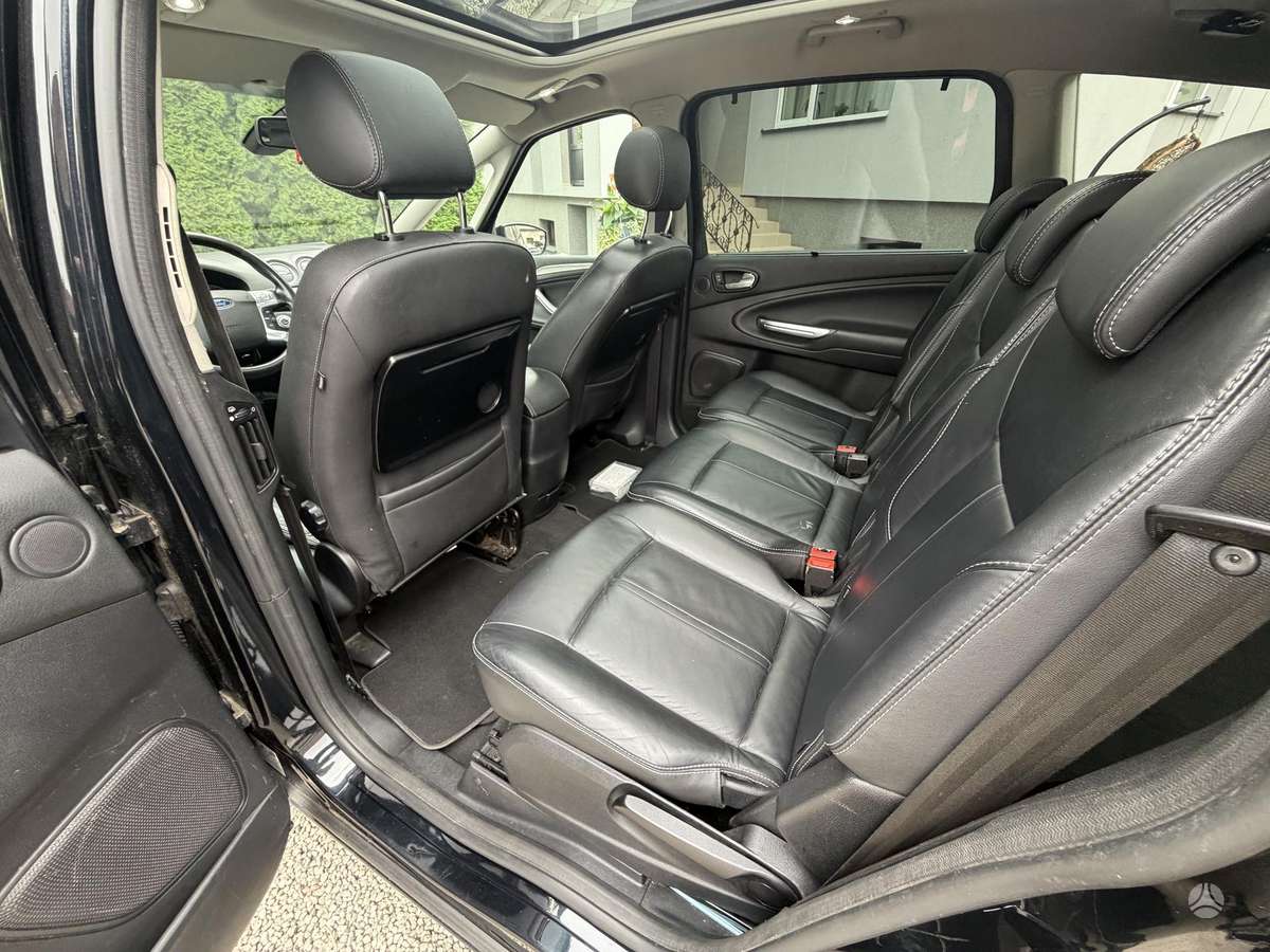 Ford S-MAX - 11