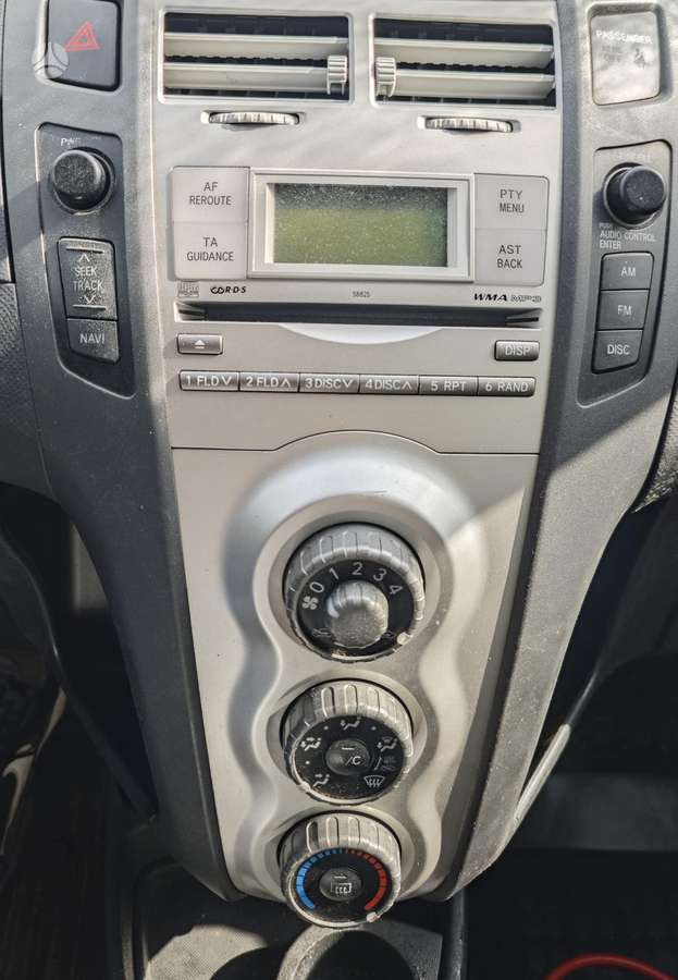 Toyota Yaris - 8