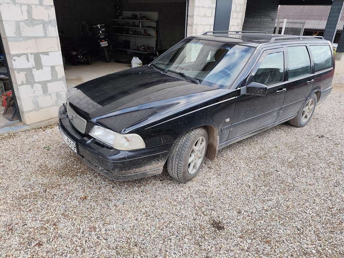 Volvo V70 - 1
