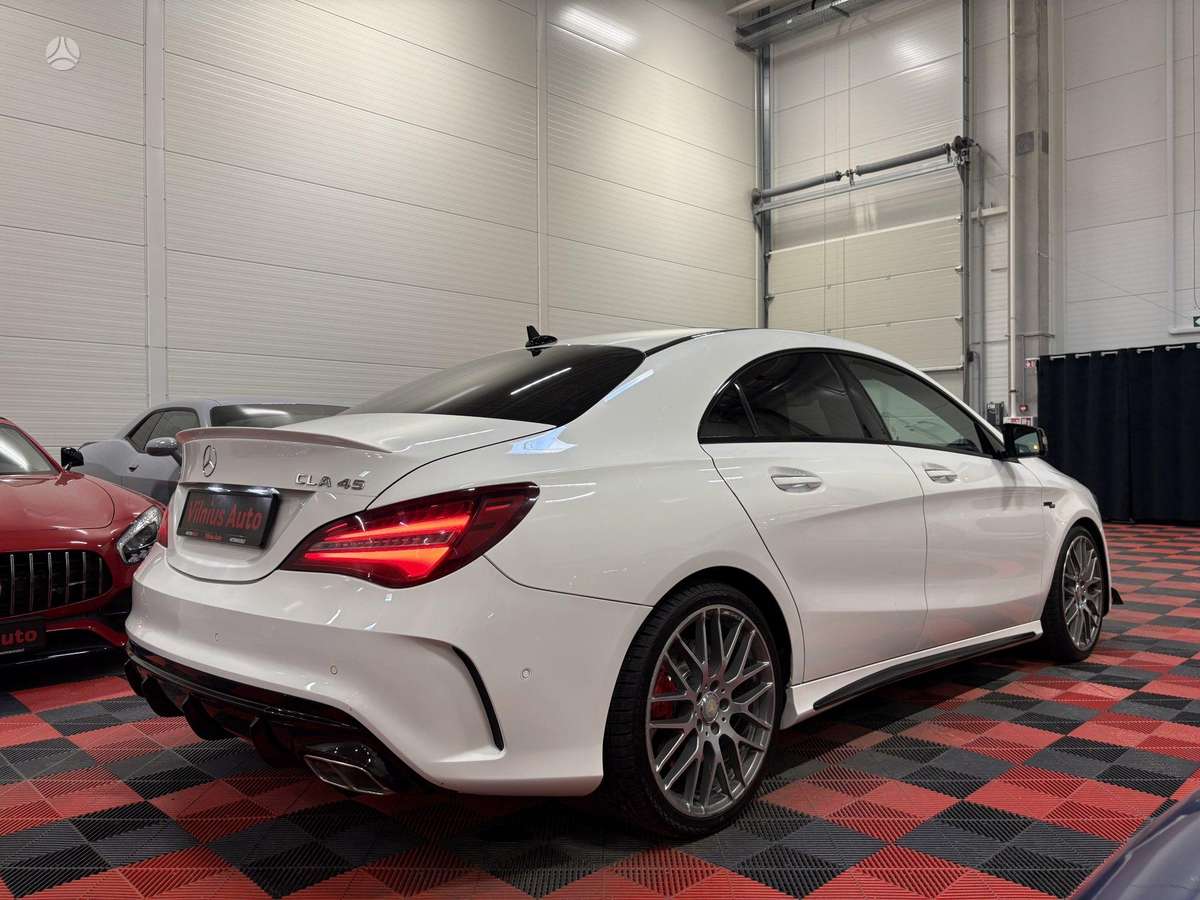 Mercedes-Benz CLA45 AMG - 4