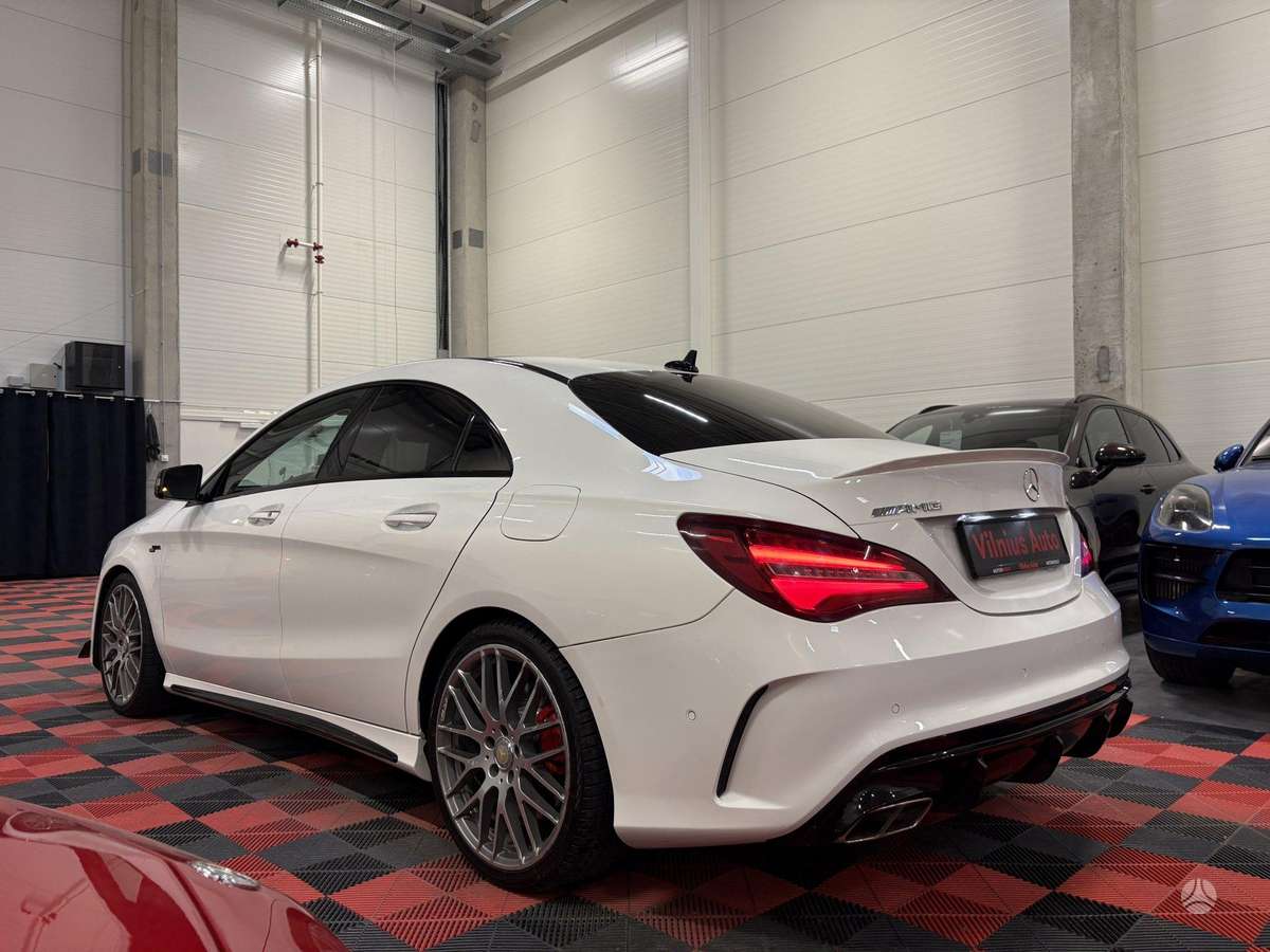 Mercedes-Benz CLA45 AMG - 6