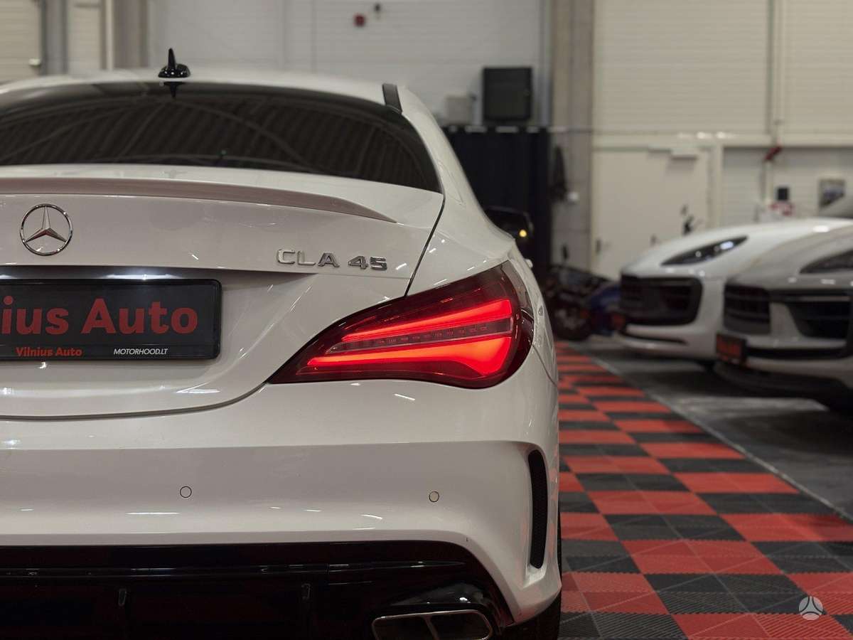 Mercedes-Benz CLA45 AMG - 8