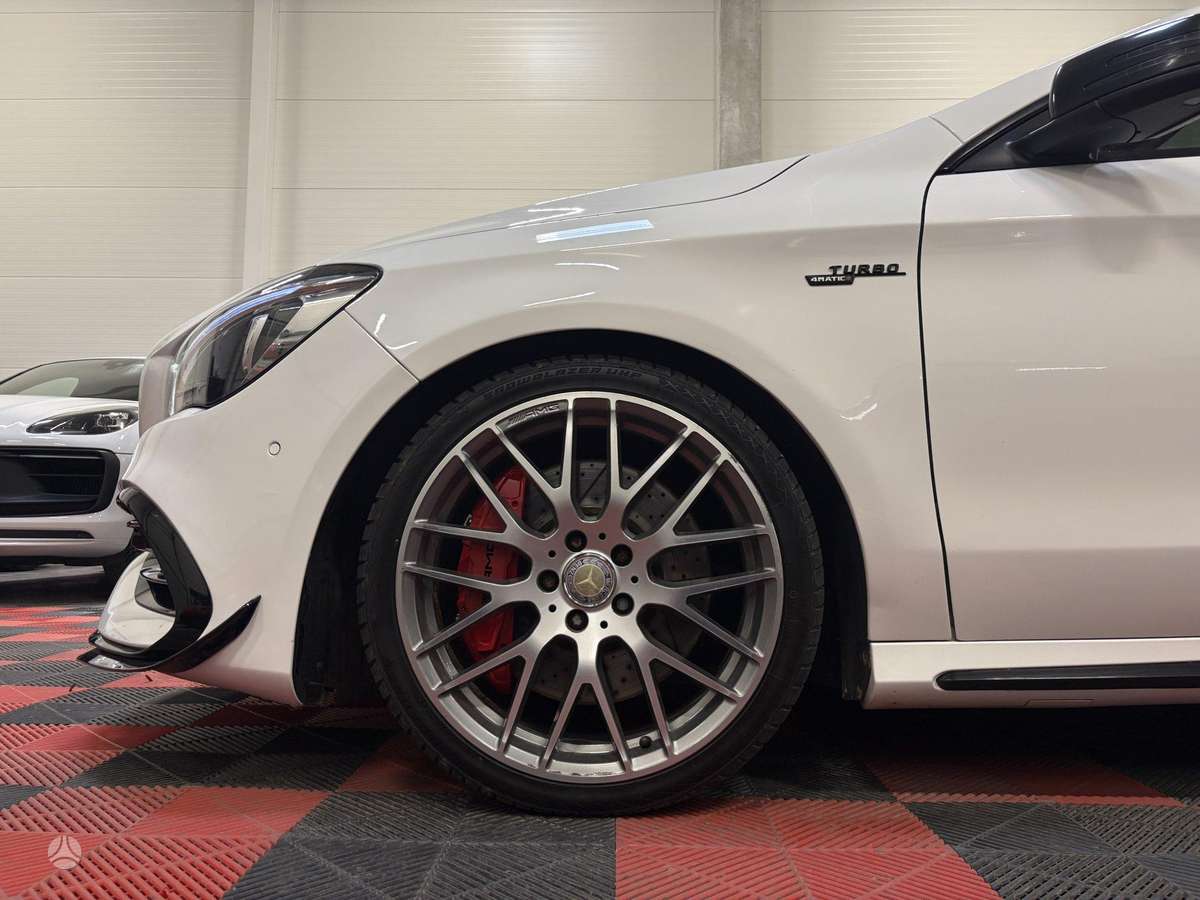 Mercedes-Benz CLA45 AMG - 9