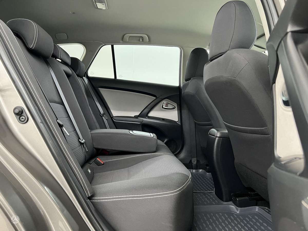 Toyota Avensis - 7