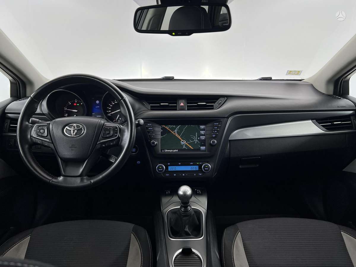 Toyota Avensis - 8