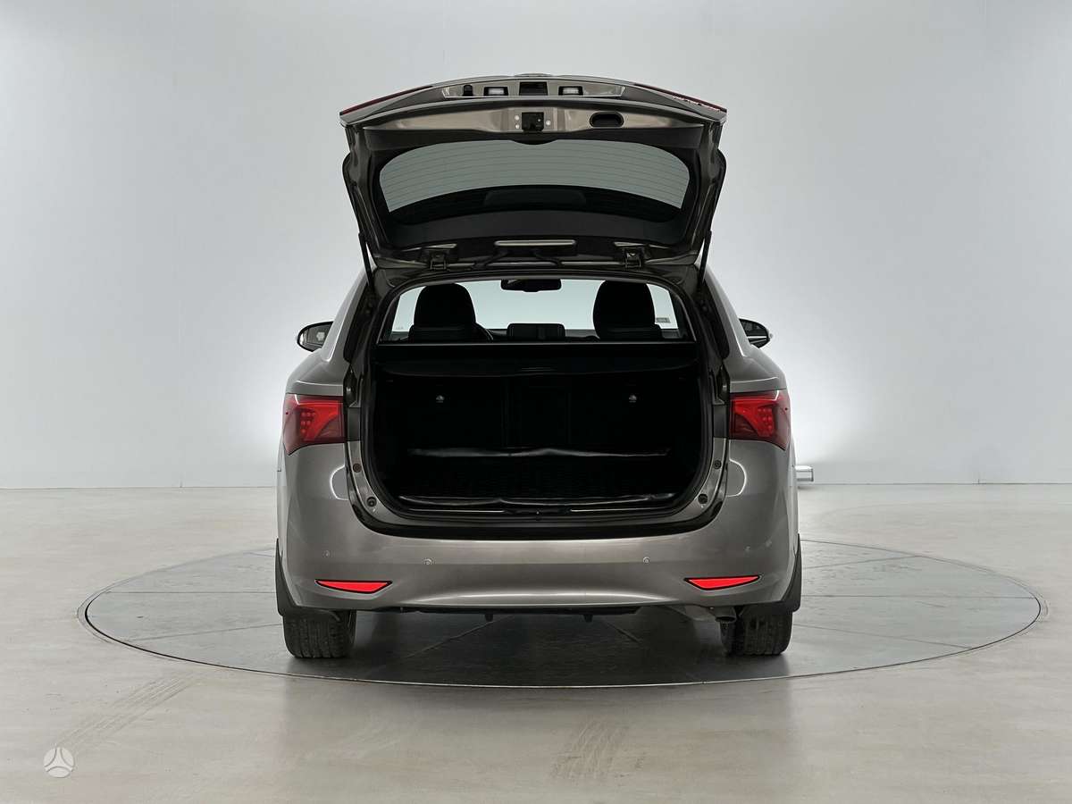 Toyota Avensis - 10