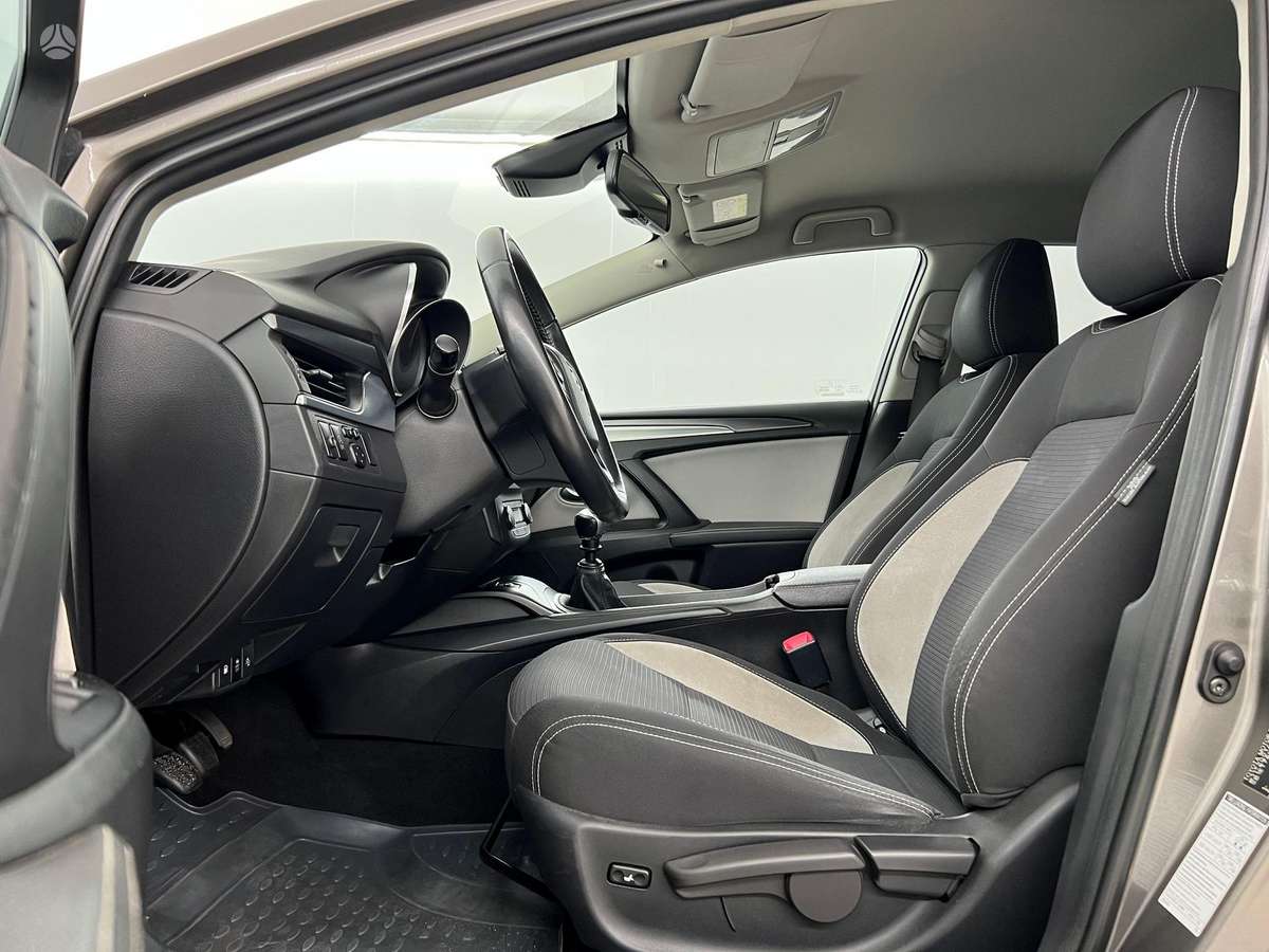 Toyota Avensis - 11