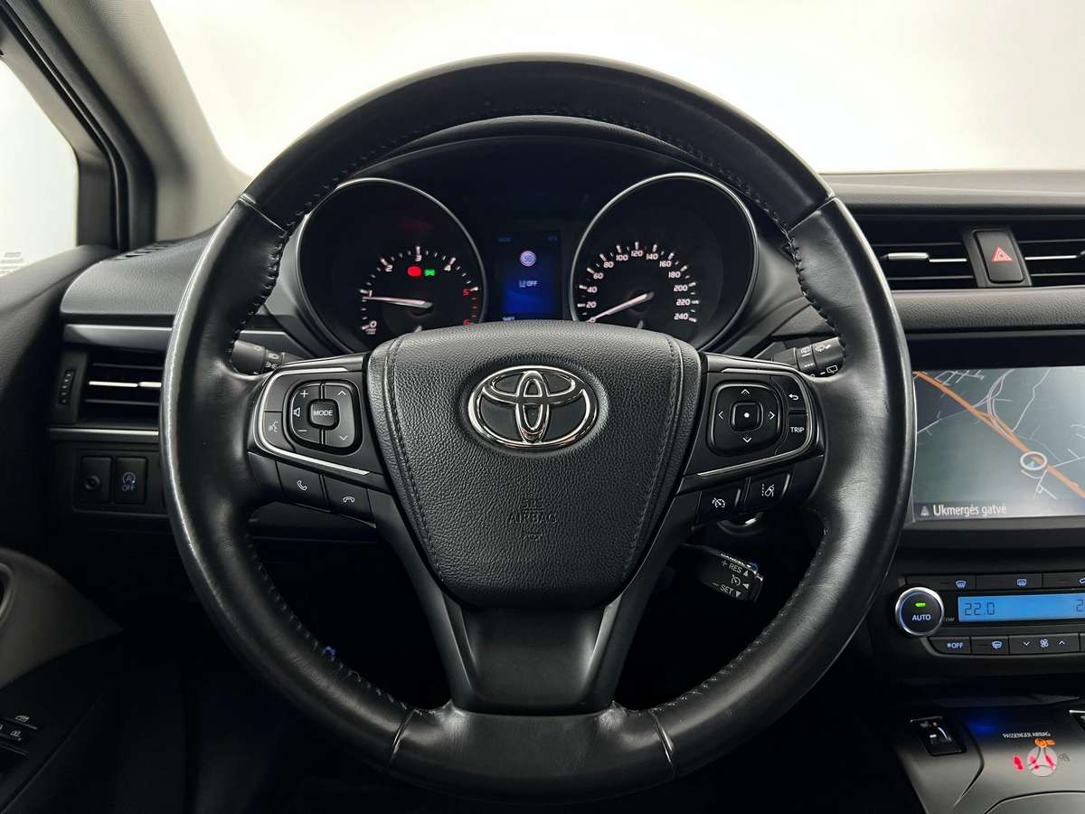 Toyota Avensis - 12