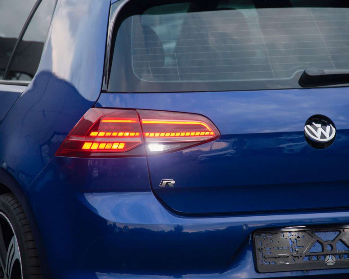 Volkswagen Golf - 6