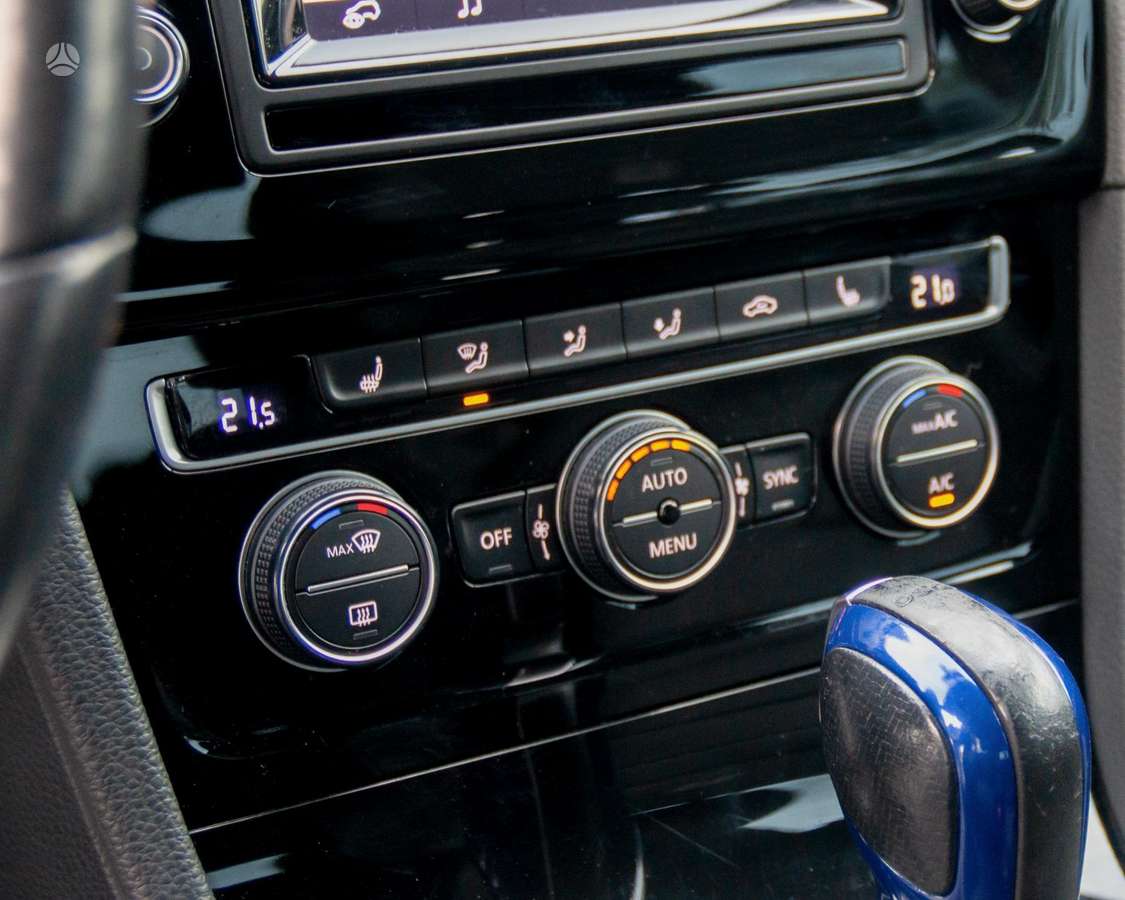Volkswagen Golf - 10
