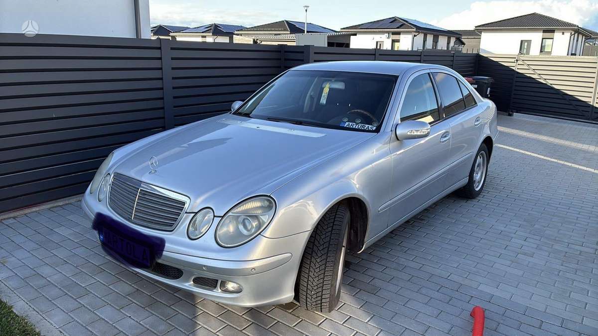 Mercedes-Benz E220 - 1