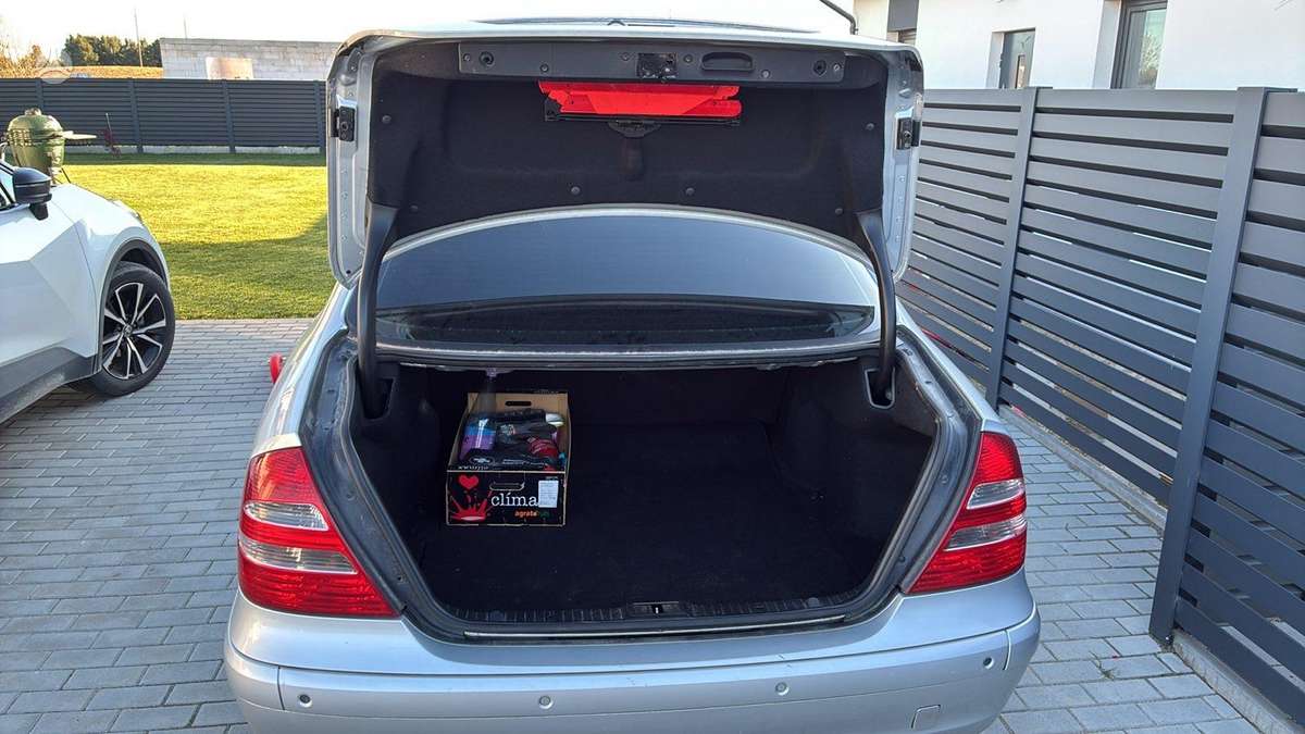 Mercedes-Benz E220 - 10