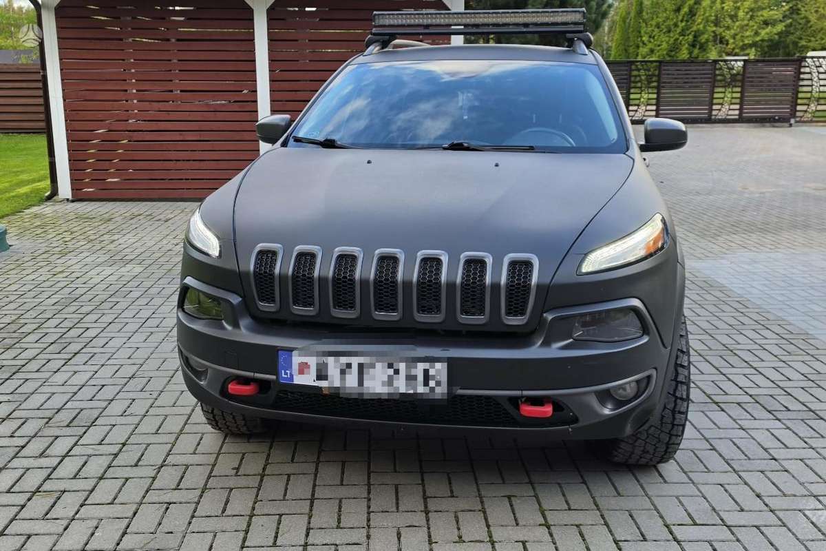 Jeep Cherokee - 1