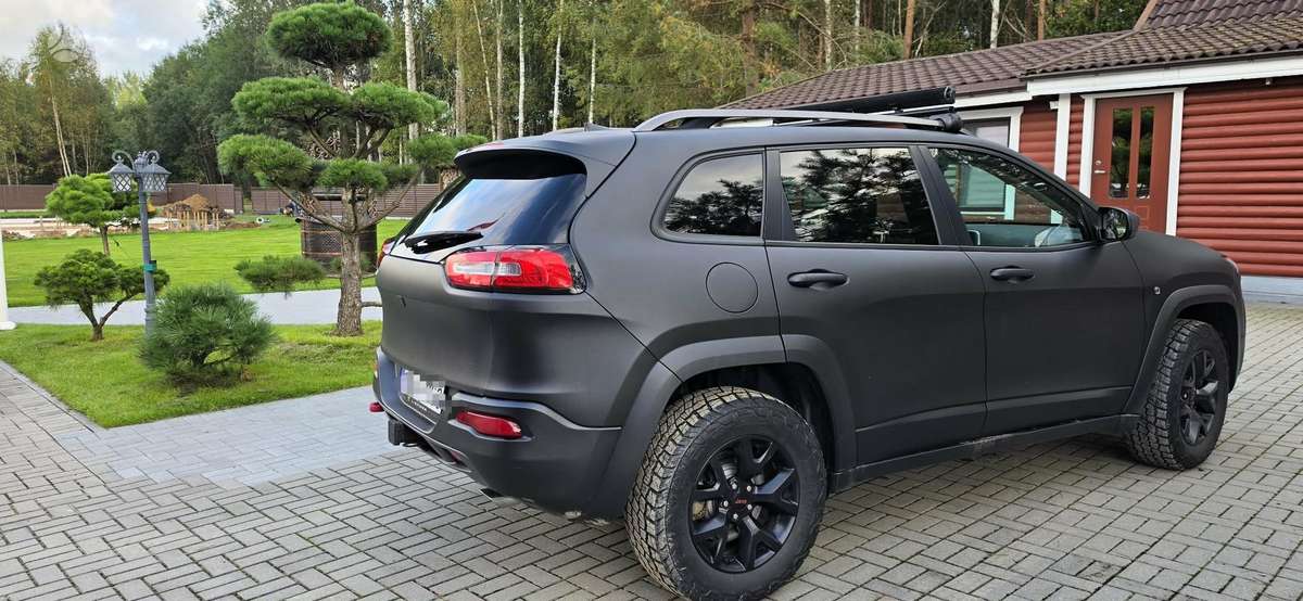 Jeep Cherokee - 4
