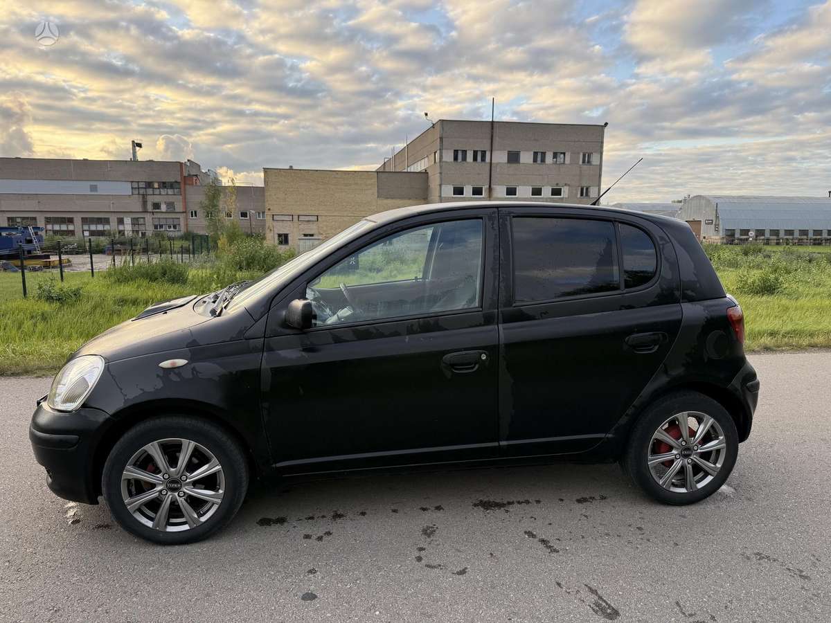 Toyota Yaris - 4