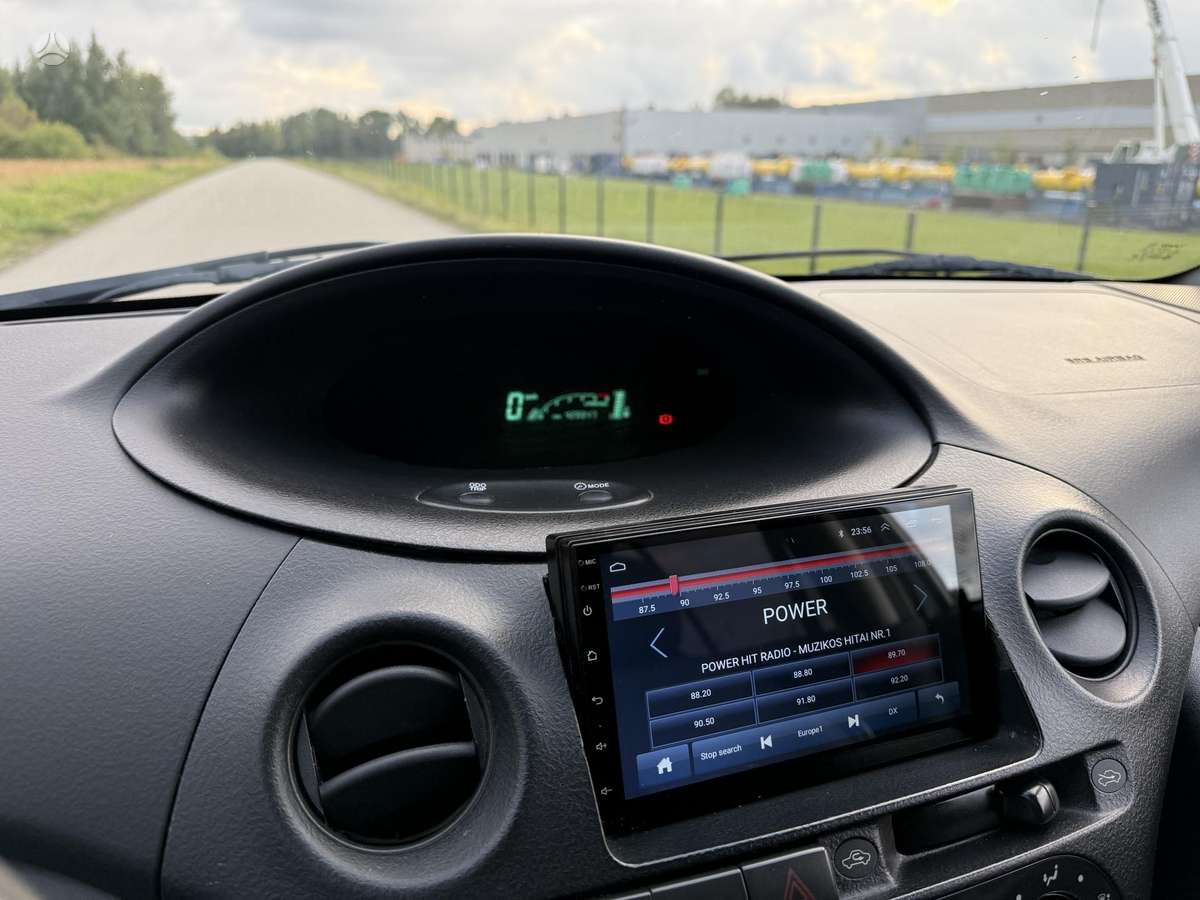 Toyota Yaris - 11